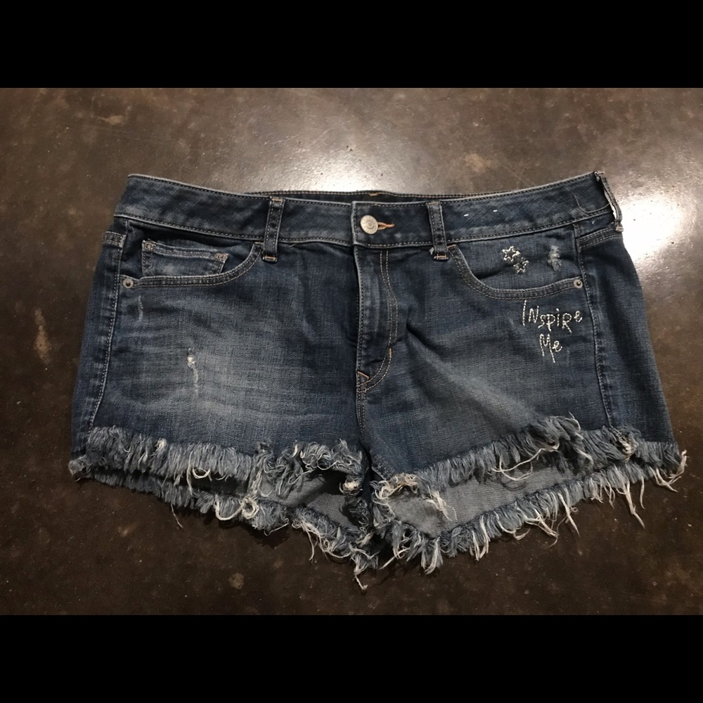 Express cutoff blue jean short. Mid rise.